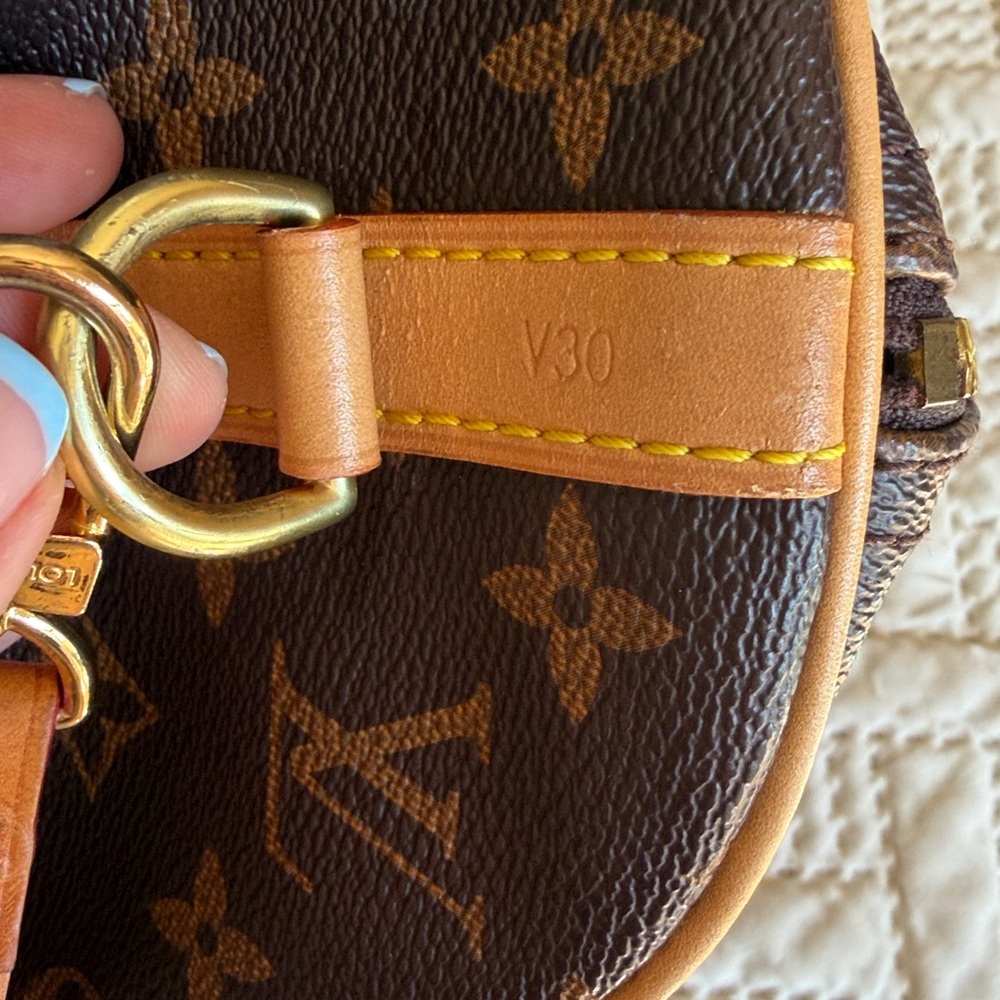 Louis Vuitton Speedy V30. Date Code: SP0169,  dust not included.  EUC! - Picture 2 of 11
